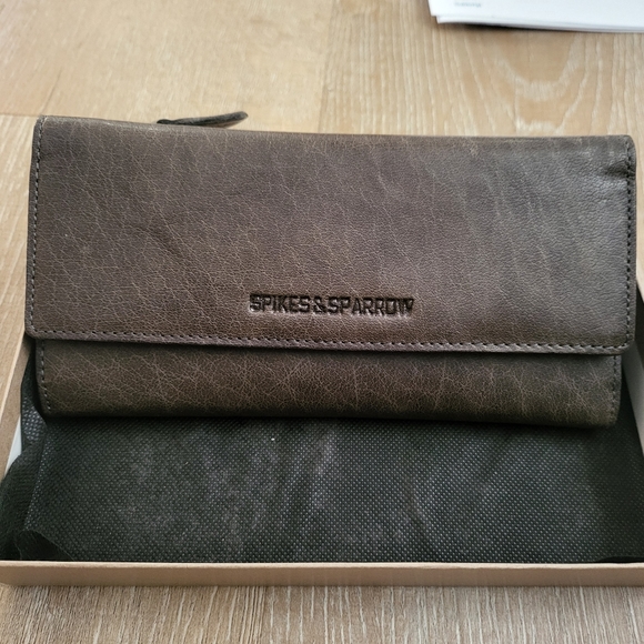 Spikes & Sparrow Leather Woman's Wallet NWT - Picture 2 of 9